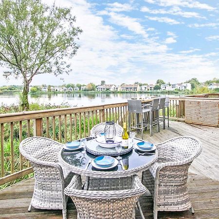 Coot Cottage - Holiday House With Fantastic Lake Views Somerford Keynes 외부 사진