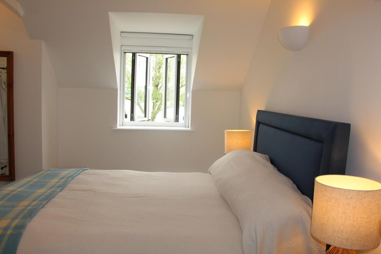 Coot Cottage - Holiday House With Fantastic Lake Views Somerford Keynes 외부 사진