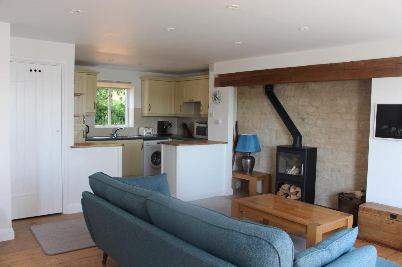 Coot Cottage - Holiday House With Fantastic Lake Views Somerford Keynes 외부 사진