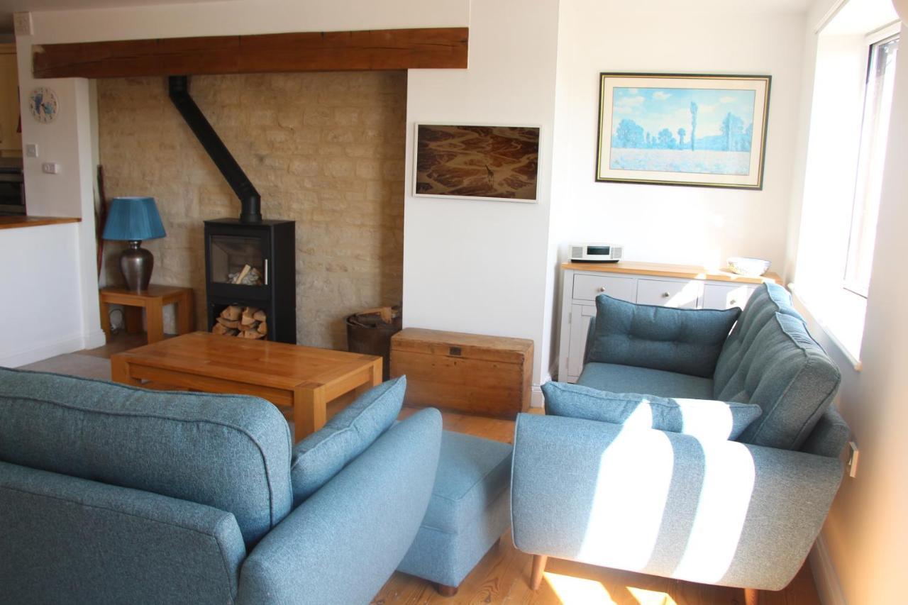 Coot Cottage - Holiday House With Fantastic Lake Views Somerford Keynes 외부 사진