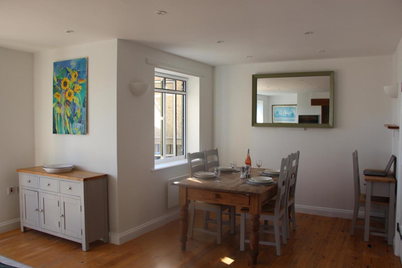 Coot Cottage - Holiday House With Fantastic Lake Views Somerford Keynes 외부 사진