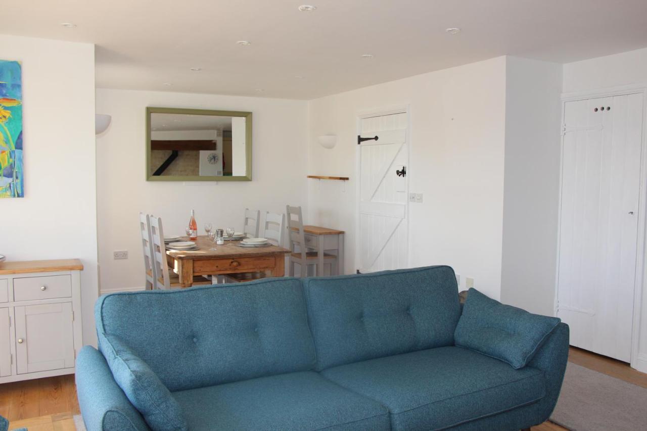 Coot Cottage - Holiday House With Fantastic Lake Views Somerford Keynes 외부 사진