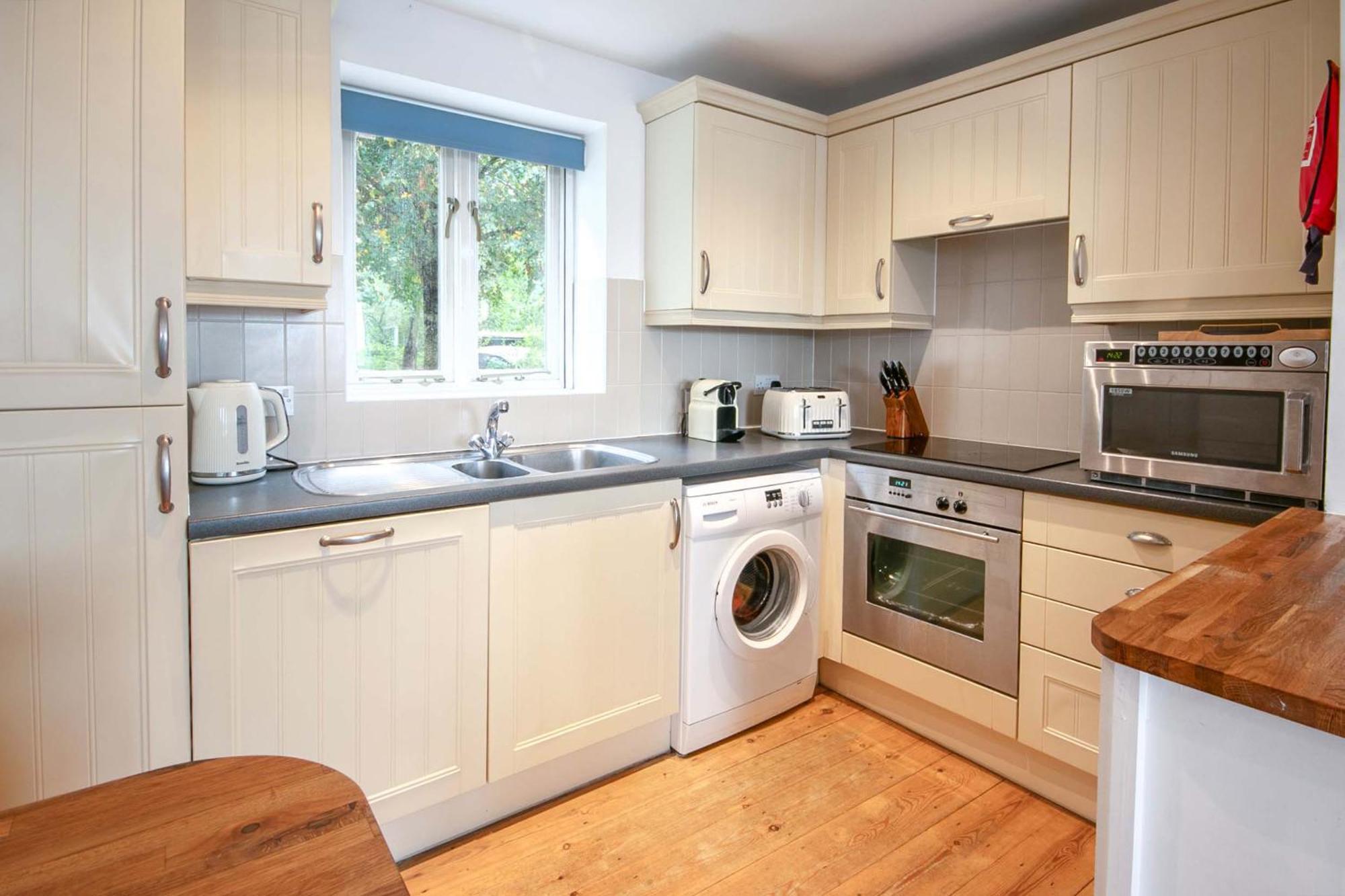 Coot Cottage - Holiday House With Fantastic Lake Views Somerford Keynes 외부 사진