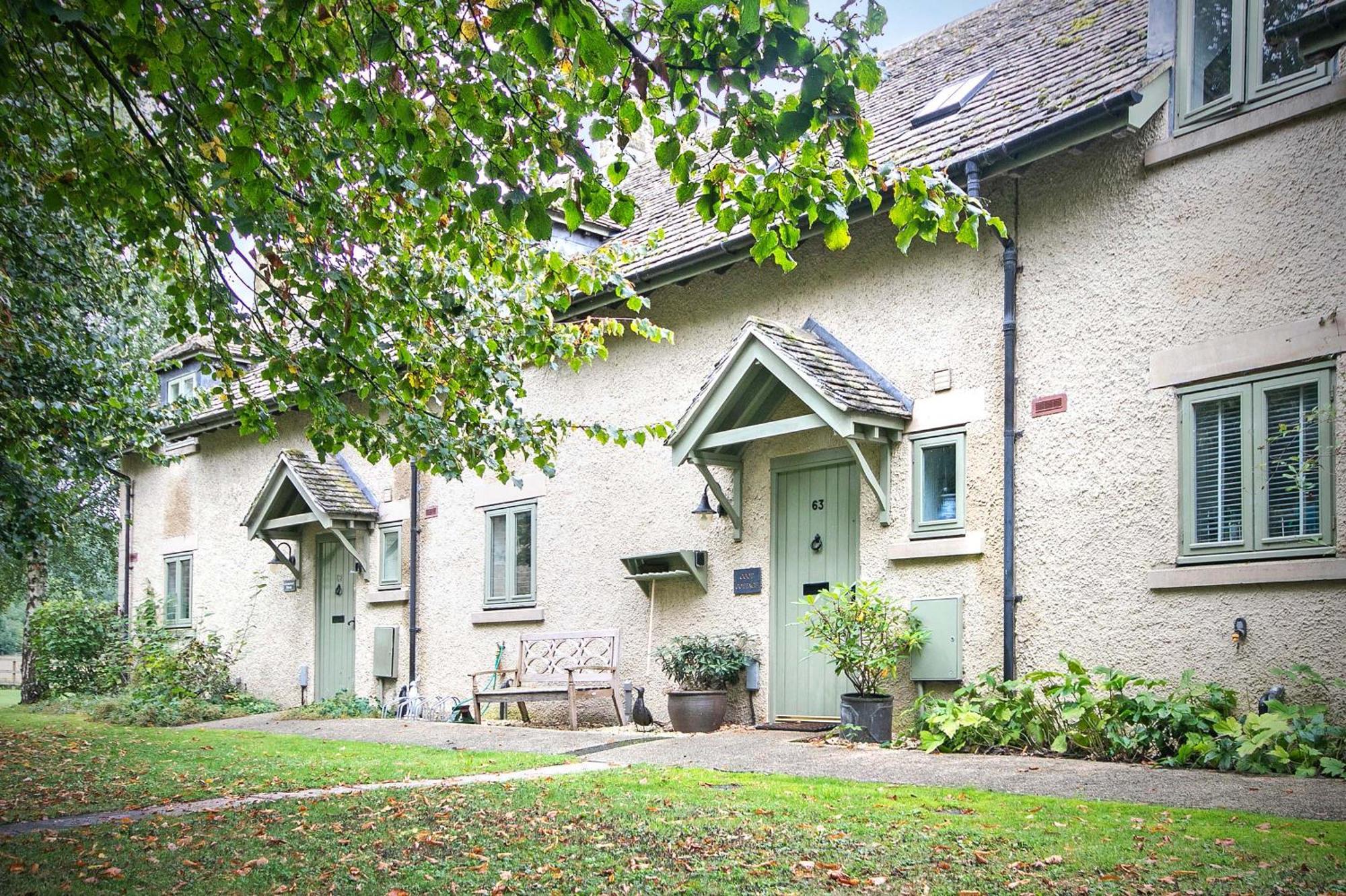 Coot Cottage - Holiday House With Fantastic Lake Views Somerford Keynes 외부 사진